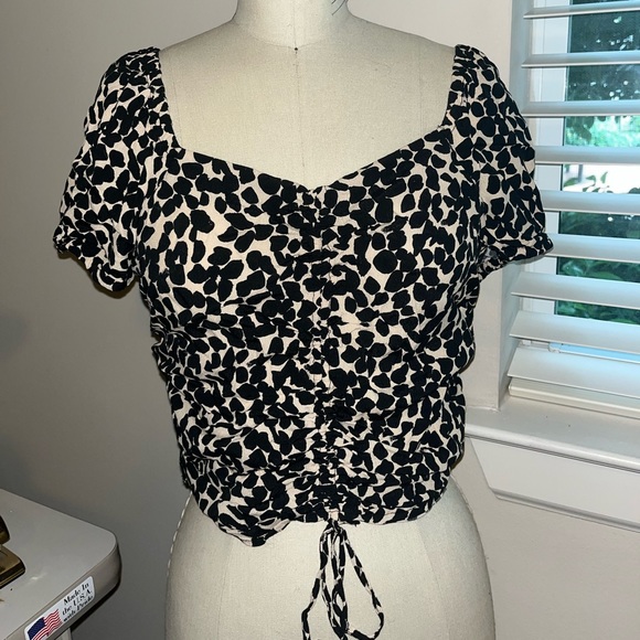 H&M Tops - Cute Printed Top